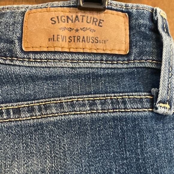 LEVIS Signature modern slim straight leg. Size 8m. 29”x32”. - Picture 4 of 9